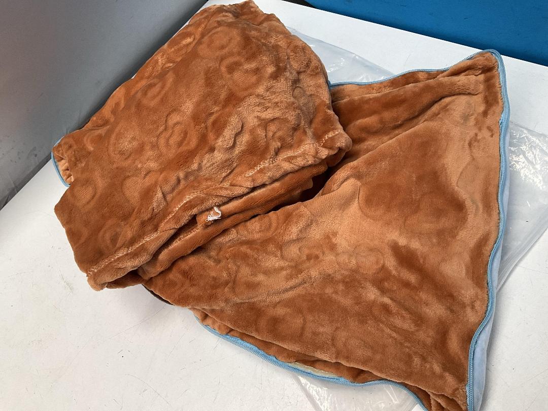 Photo '10' of 3x Monkey Love - Children's Pillow w/ Zip Out Blanket - 150cm x 100cm *NEW* Photo '10' of 3x Monkey Love - Children's Pillow w/ Zip Out Blanket - 150cm x 100cm *NEW*