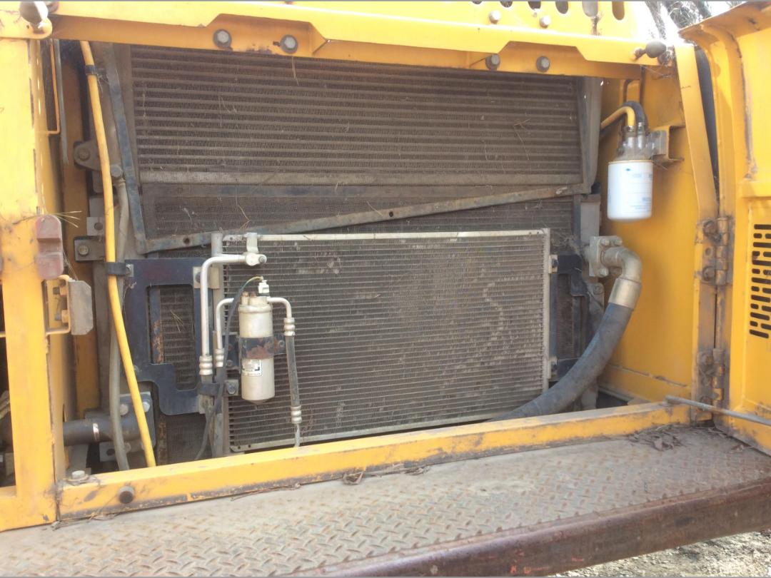 Photo '32' of Volvo EC240BL Excavator Photo '32' of Volvo EC240BL Excavator