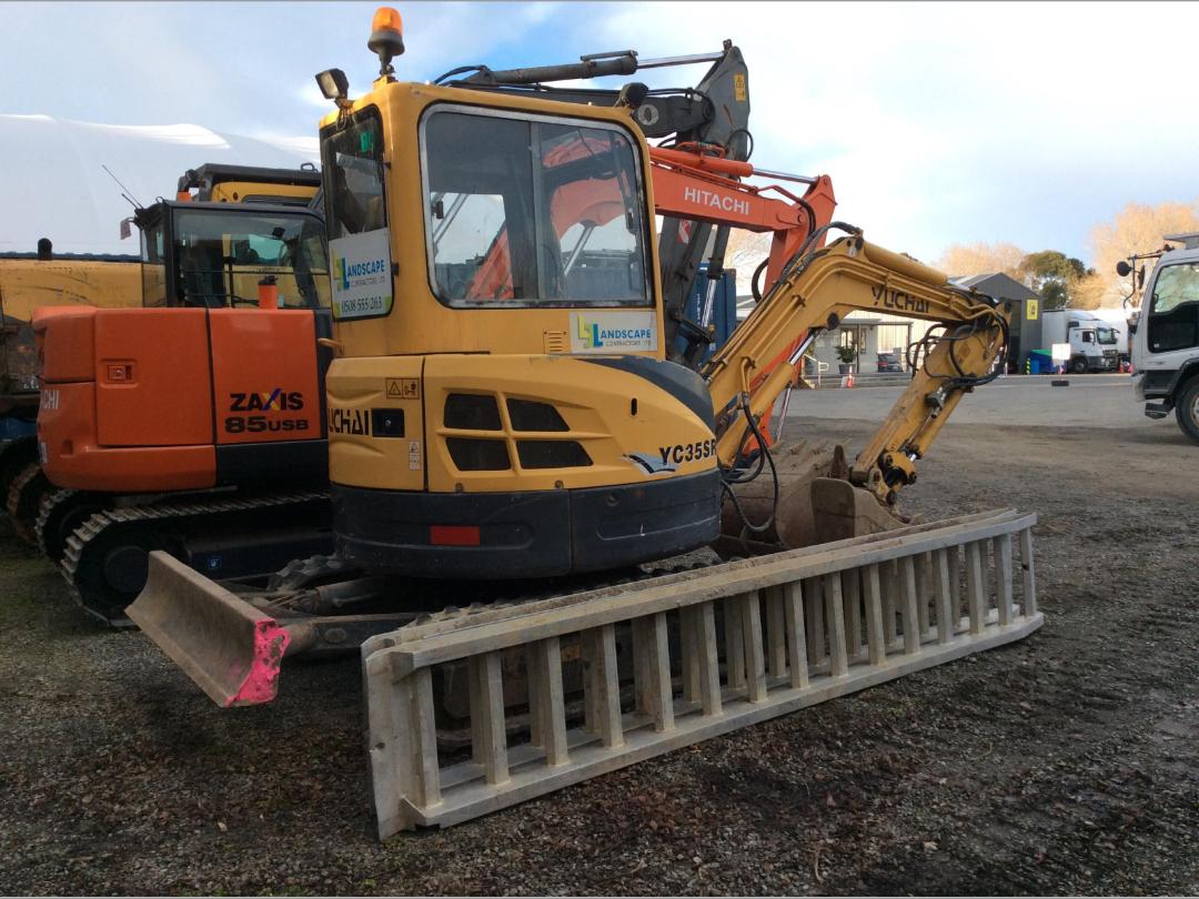 Photo '4' of Yuchai YC35SR Excavator Photo '4' of Yuchai YC35SR Excavator